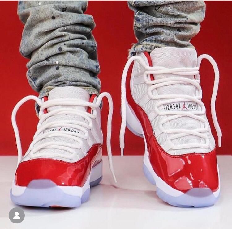 Jordan 11 (R & W)