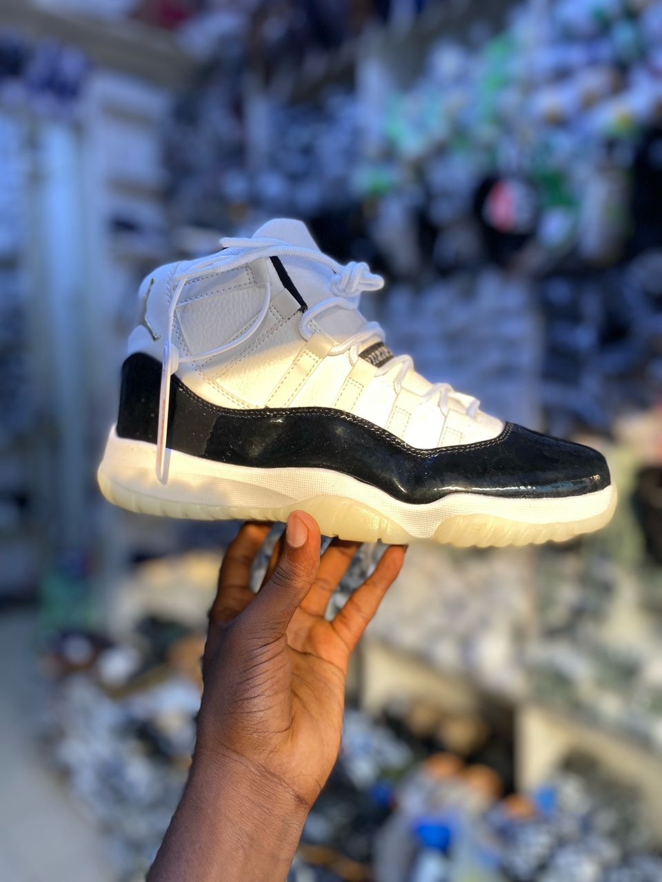 Jordan 11 (W & B)