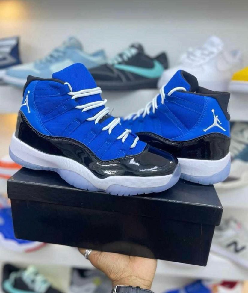 Jordan 11 (Blue & B & W)
