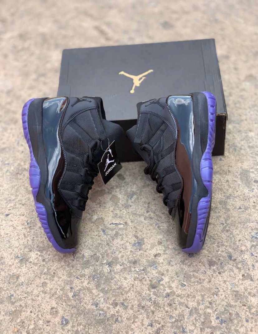 Jordan 11 (B & Purple)