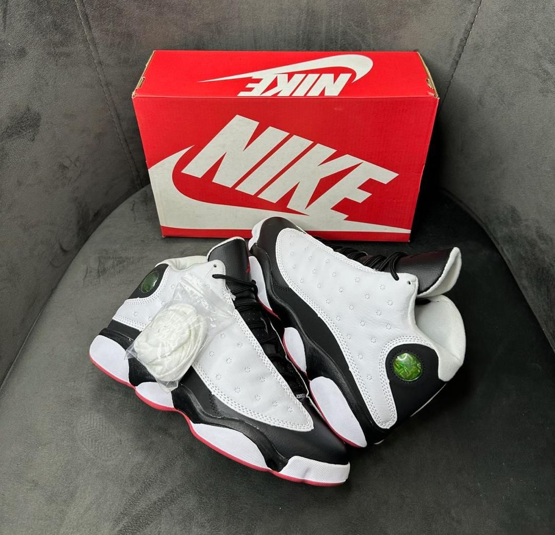 Jordan 13 (W & B)