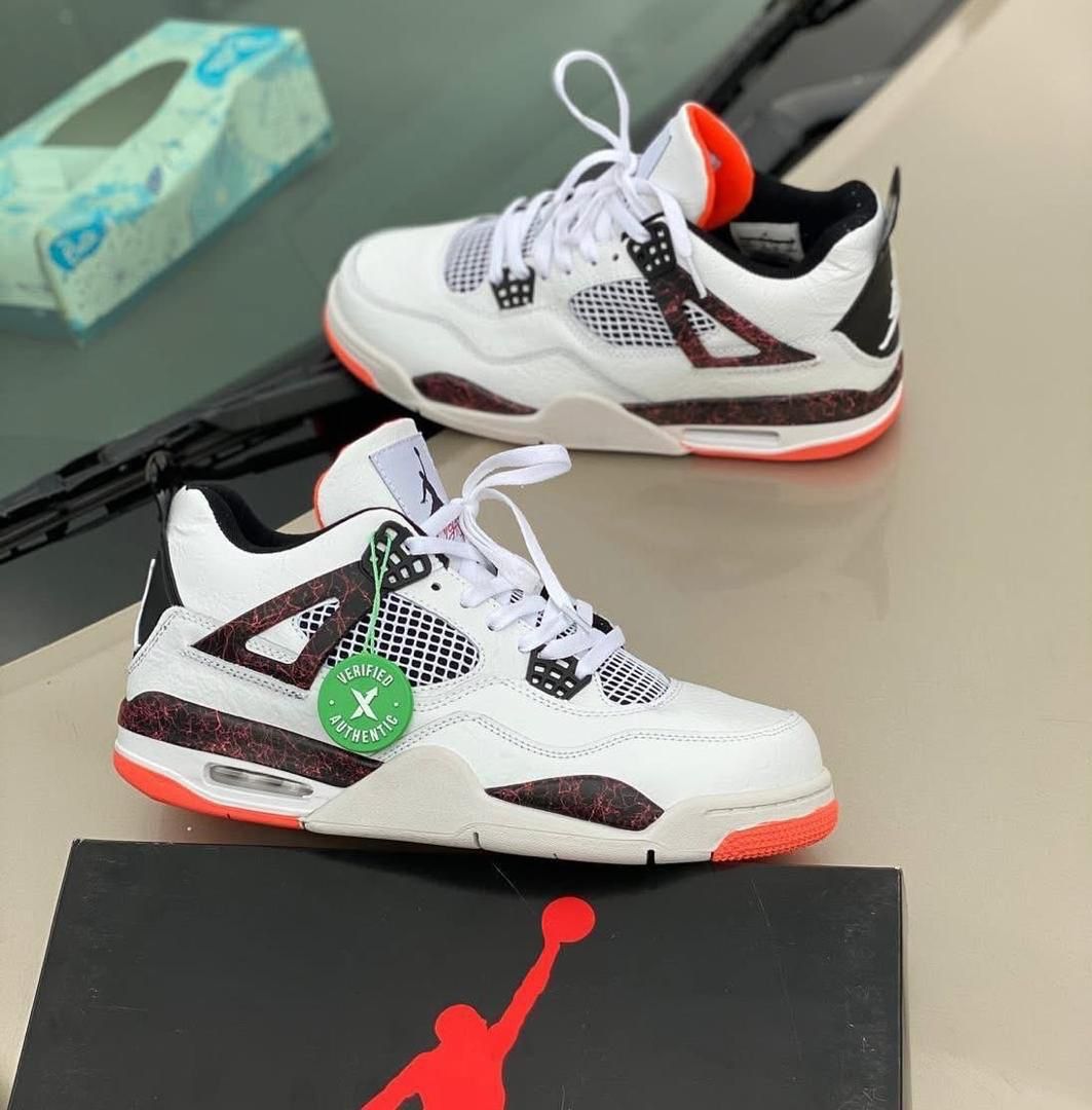 Jordan 4 (W & rB)