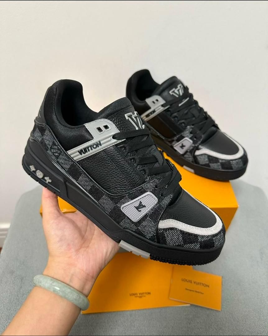 Louis Vuitton (Black Alt)