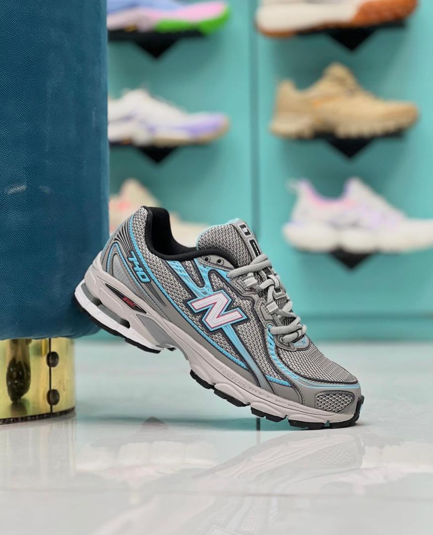 New Balance 740 (Grey)