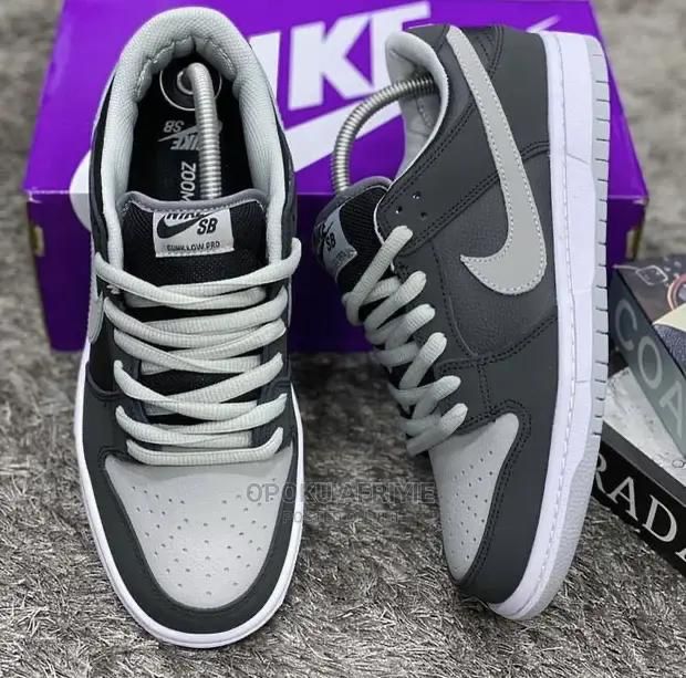Nike SB (Ash & W)