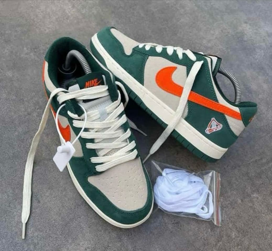 Nike SB Dunks (G & Grey)