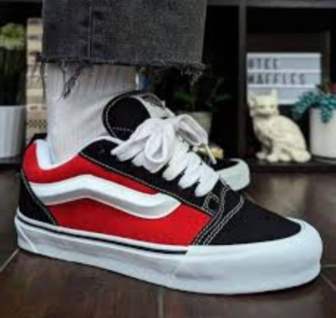 Vans Knu Skool (B & R & W)